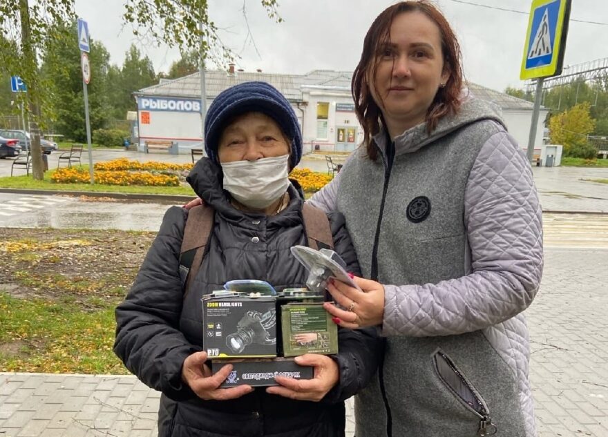 Спасённая в лесу Тверской области женщина сделала волонтёрам подарок Спасённая в лесу Тверской области женщина сделала волонтёрам подарок