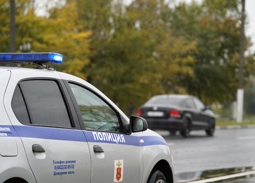 В Тверской области водитель автомобиля сбил пьяного велосипедиста и скрылся В Тверской области водитель автомобиля сбил пьяного велосипедиста и скрылся