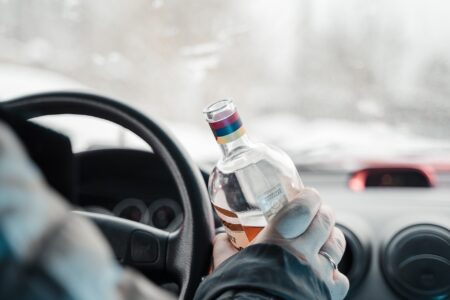 Пьяный житель Тверской области вылетел в кювет на угнанной машине
