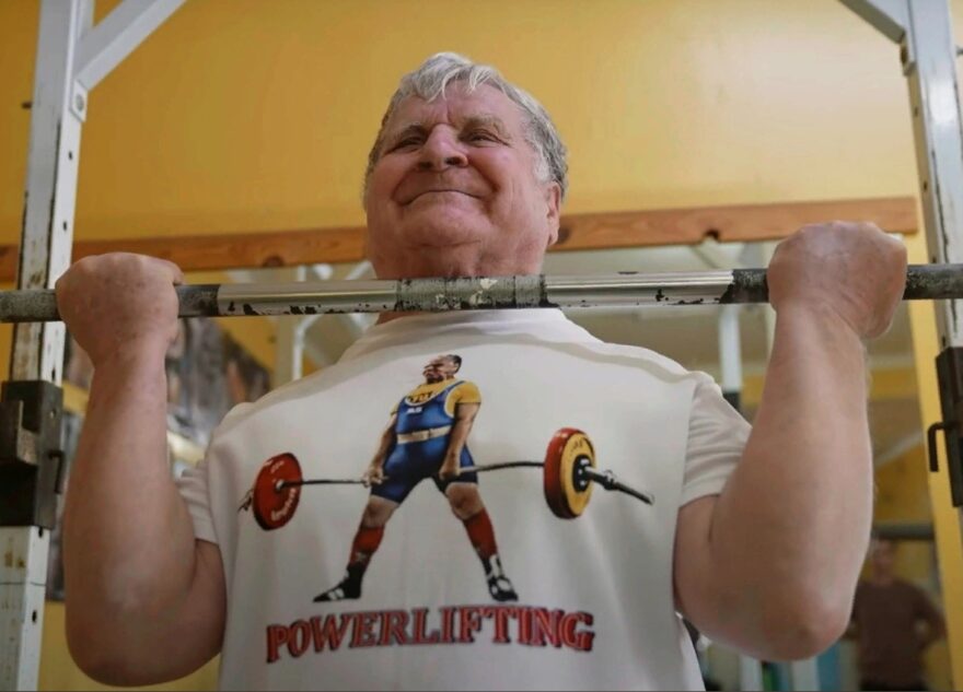 81-летний пенсионер из Тверской области поразил весь интернет своей силой 81-летний пенсионер из Тверской области поразил весь интернет своей силой