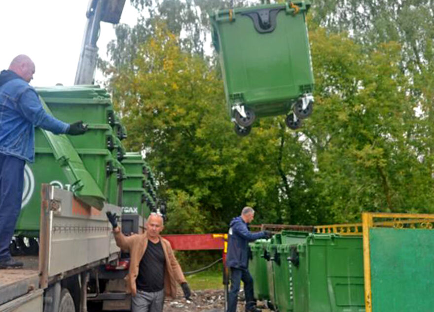 В Конаково Тверской области привезли 50 новых контейнеров для сбора мусора В Конаково Тверской области привезли 50 новых контейнеров для сбора мусора
