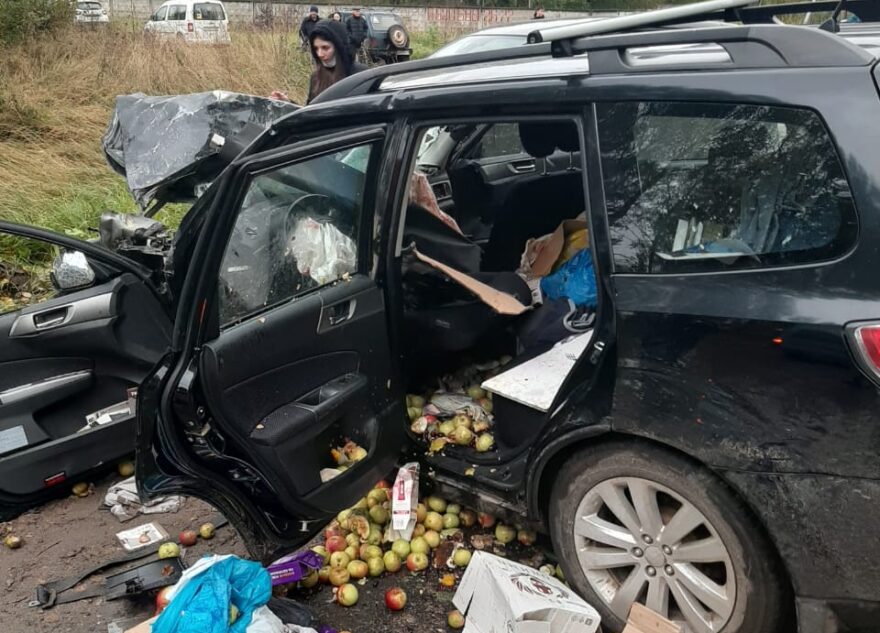 В Тверской области погиб водитель «Субару», который врезался в два КАМаза В Тверской области погиб водитель «Субару», который врезался в два КАМаза