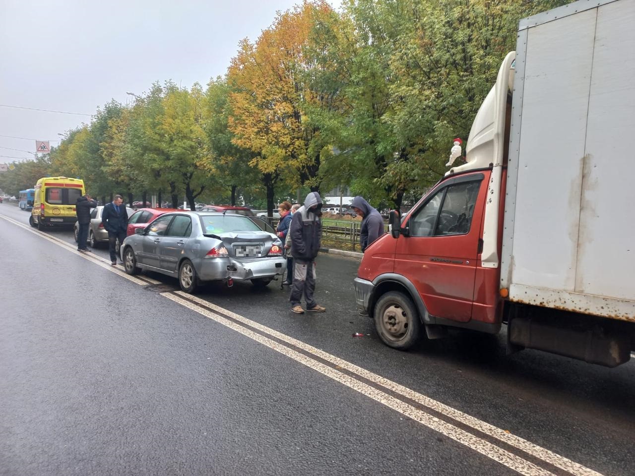 Два человека пострадали в столкновении четырёх машин в Твери
