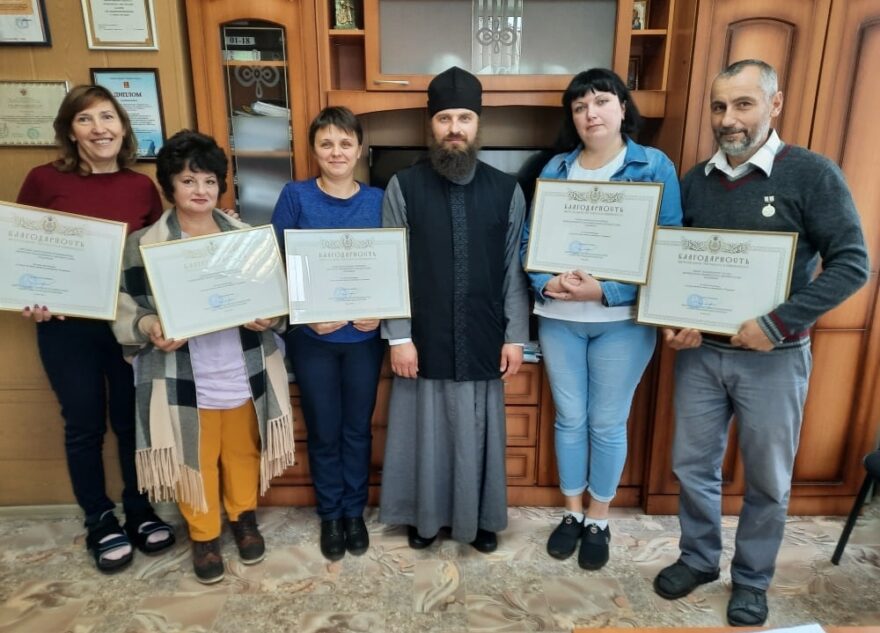 Сотрудникам Калязинского детского дома вручили архиерейские благодарности Сотрудникам Калязинского детского дома вручили архиерейские благодарности