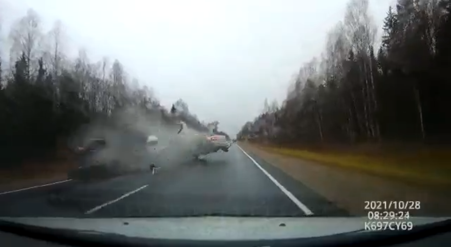 Опубликовано видео смертельного ДТП с тремя погибшими в Тверской области |  ТОП Тверь новости