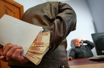 Чиновник из Тверской области взял одну взятку, а вернёт три