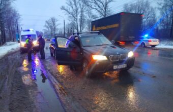 Мужчина пострадал в столкновении двух иномарок на Московском шоссе в Твери