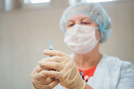 Детей в Тверской области начнут прививать от ковида: вакцина одобрена