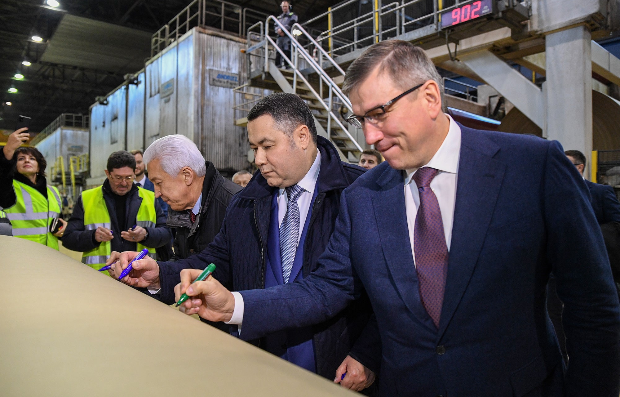 Губернатор Игорь Руденя посетил модернизированное производство Каменской бумажно-картонной фабрики