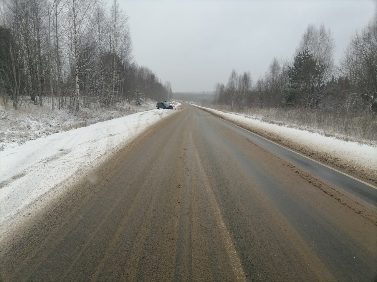 В Тверской области пострадала пассажирка врезавшегося в дерево "Форда"