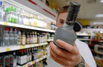 Жителям Тверской области предрекли рост цен на самый популярный алкоголь