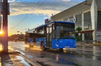 Пассажиры автобусов в Тверской области оставили наличку в прошлом