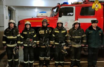 В Твери пожарные спасли мужчину из горящего вагончика