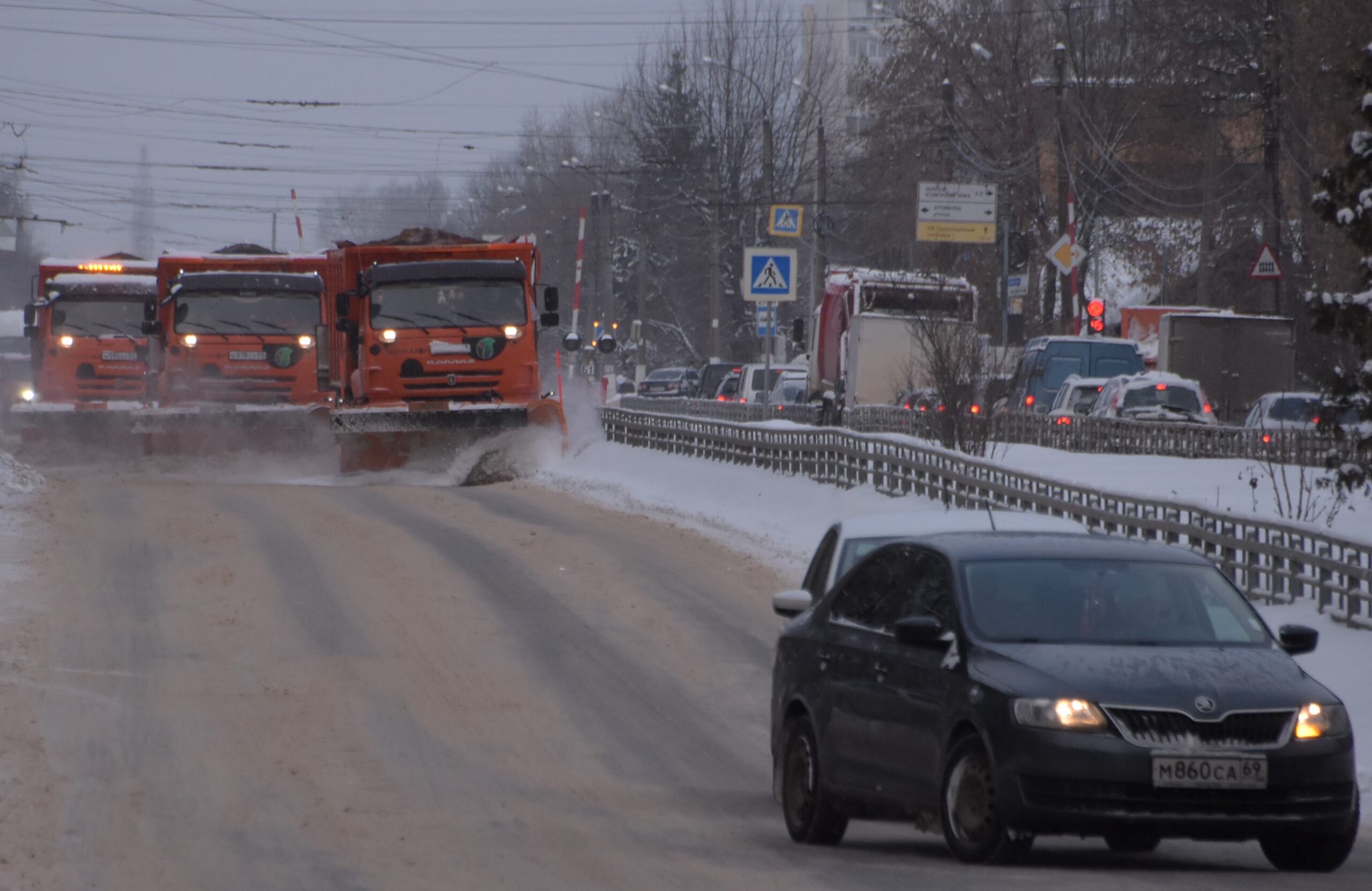 В Твери продолжается расчистка улиц и вывоз снега | ТОП Тверь новости