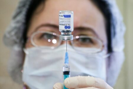 В России могут начать штрафовать за отказ от вакцинации