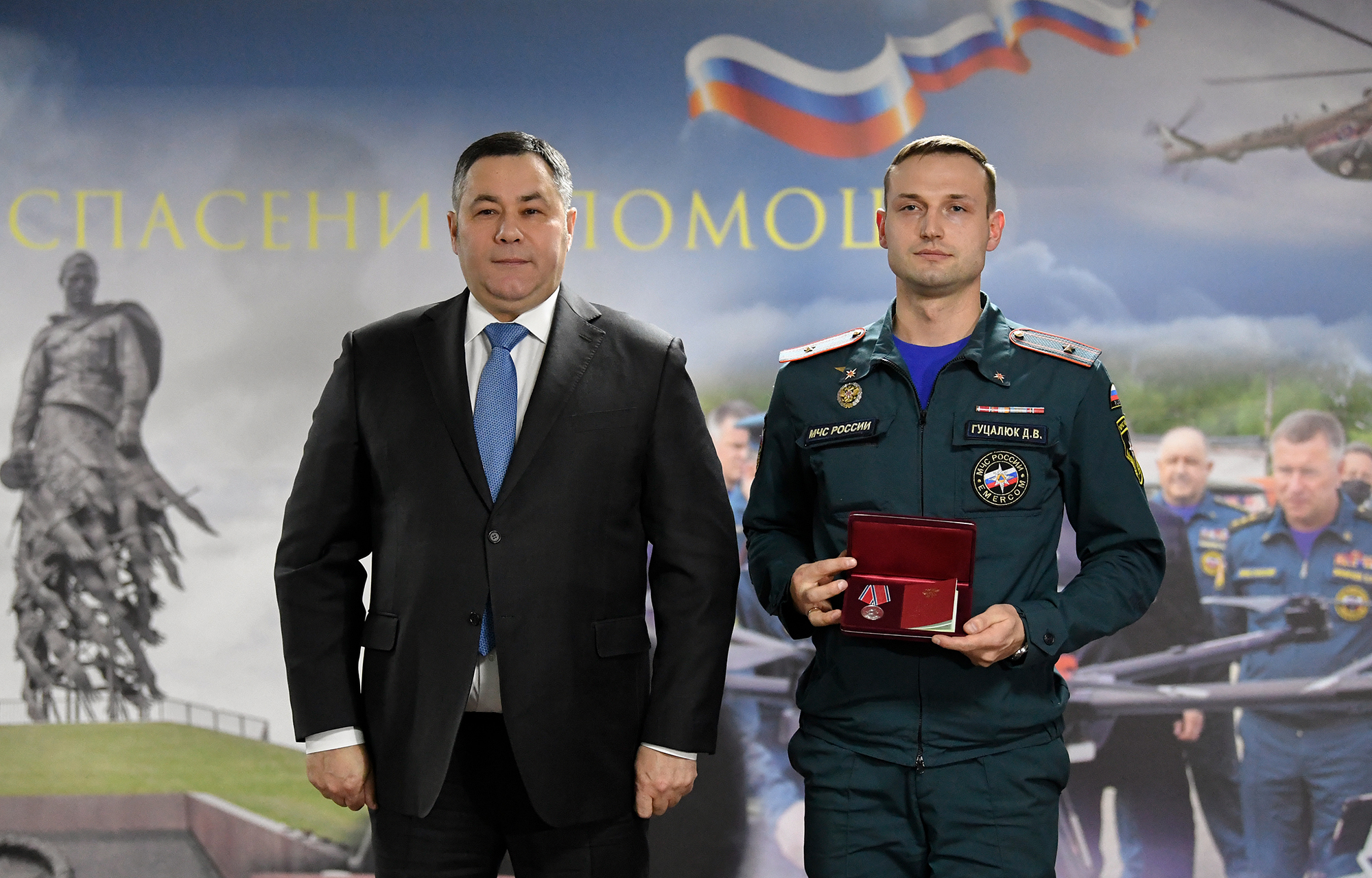 Губернатор Игорь Руденя вручил государственные награды сотрудникам МЧС