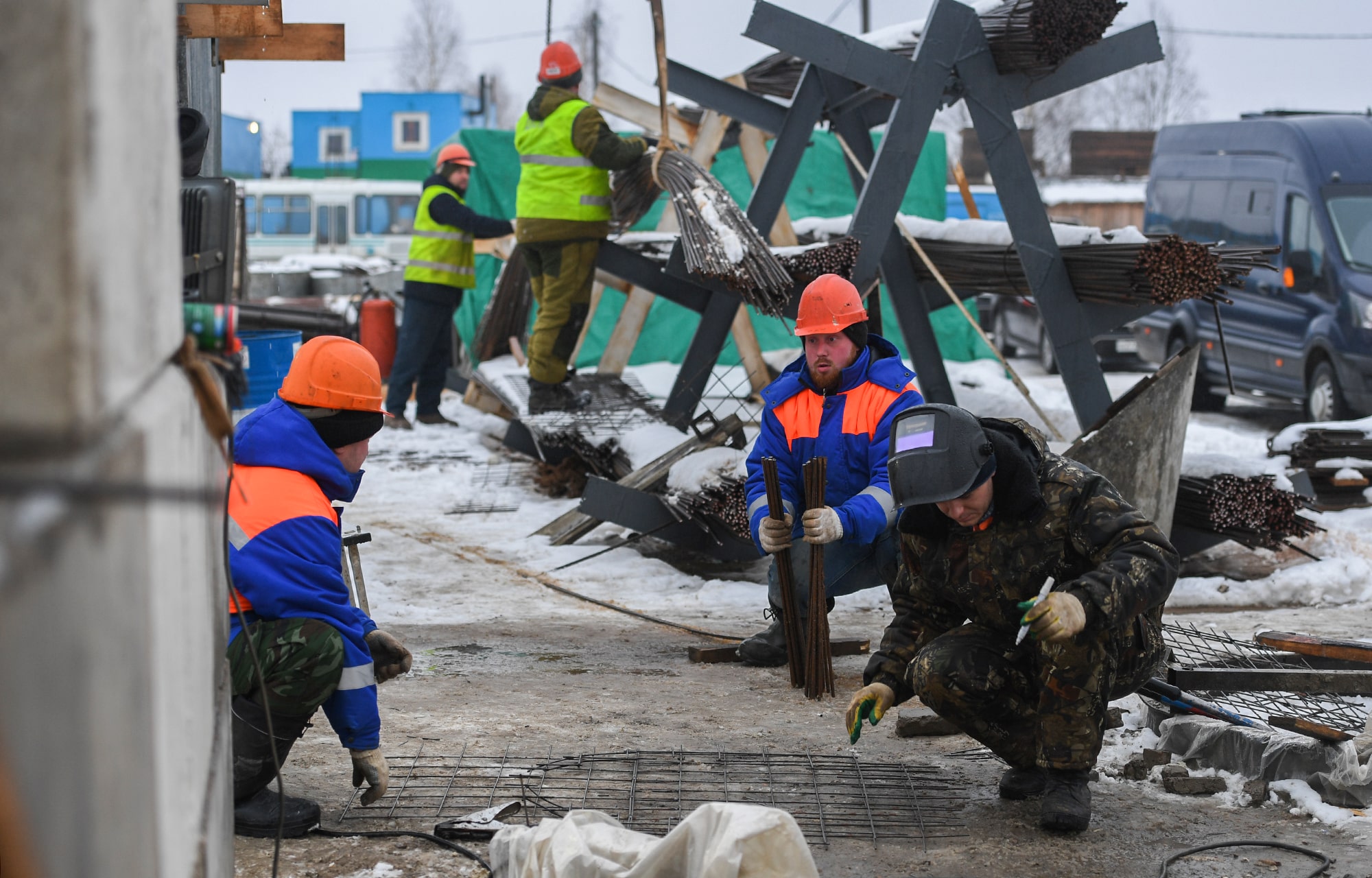 Гавань нового речного порта в Тверской области начали заполнять водой