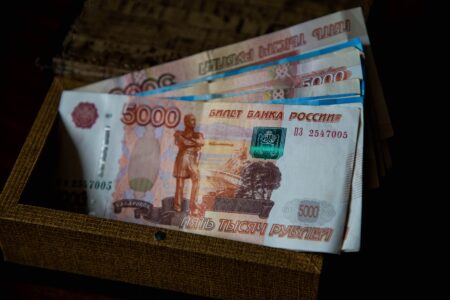 Жительница Тверской области отдала "брокеру" больше 2 миллионов рублей