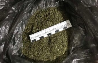 В квартире жителя Тверской области нашли пакет с марихуаной