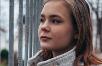 Жителей Тверской области просят помочь найти 15-летнюю Олю