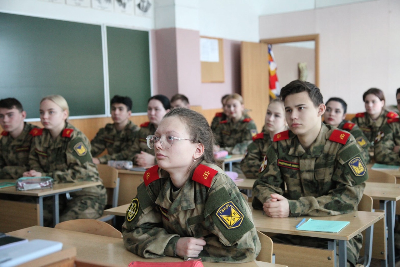В Твери школьникам и кадетам рассказали об опасности зимнего отдыха