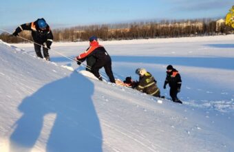 В Твери спасли женщину, которая провалилась под лёд