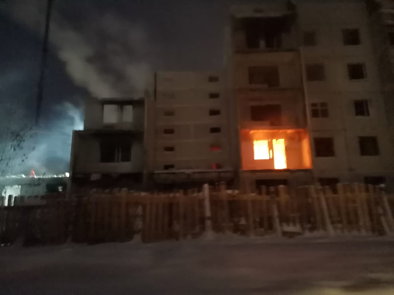 В Тверской области подрядчик сжигает опасный строительный мусор