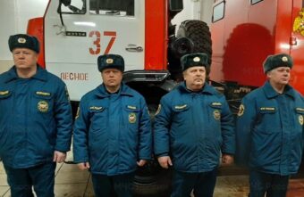 В Тверской области пожарные вынесли мужчину из горящей квартиры