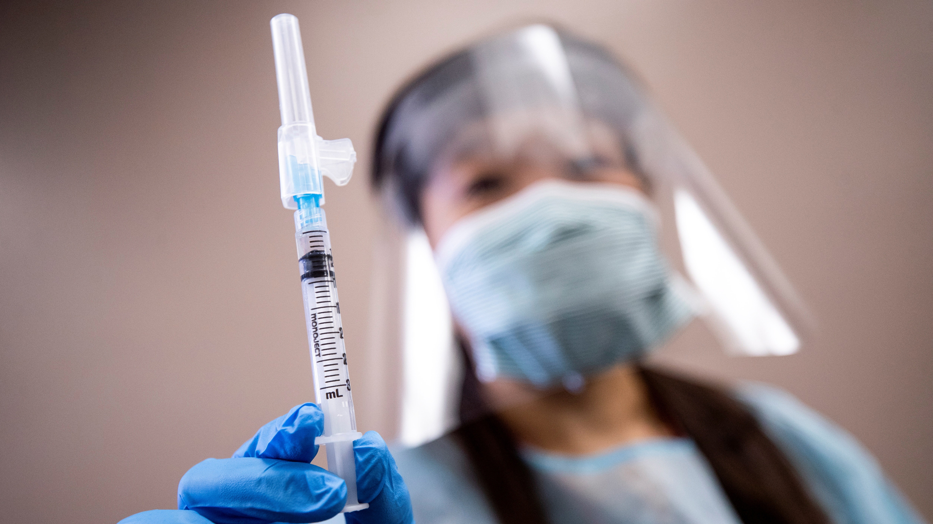Детей в Тверской области будут вакцинировать от ковида по календарю прививок