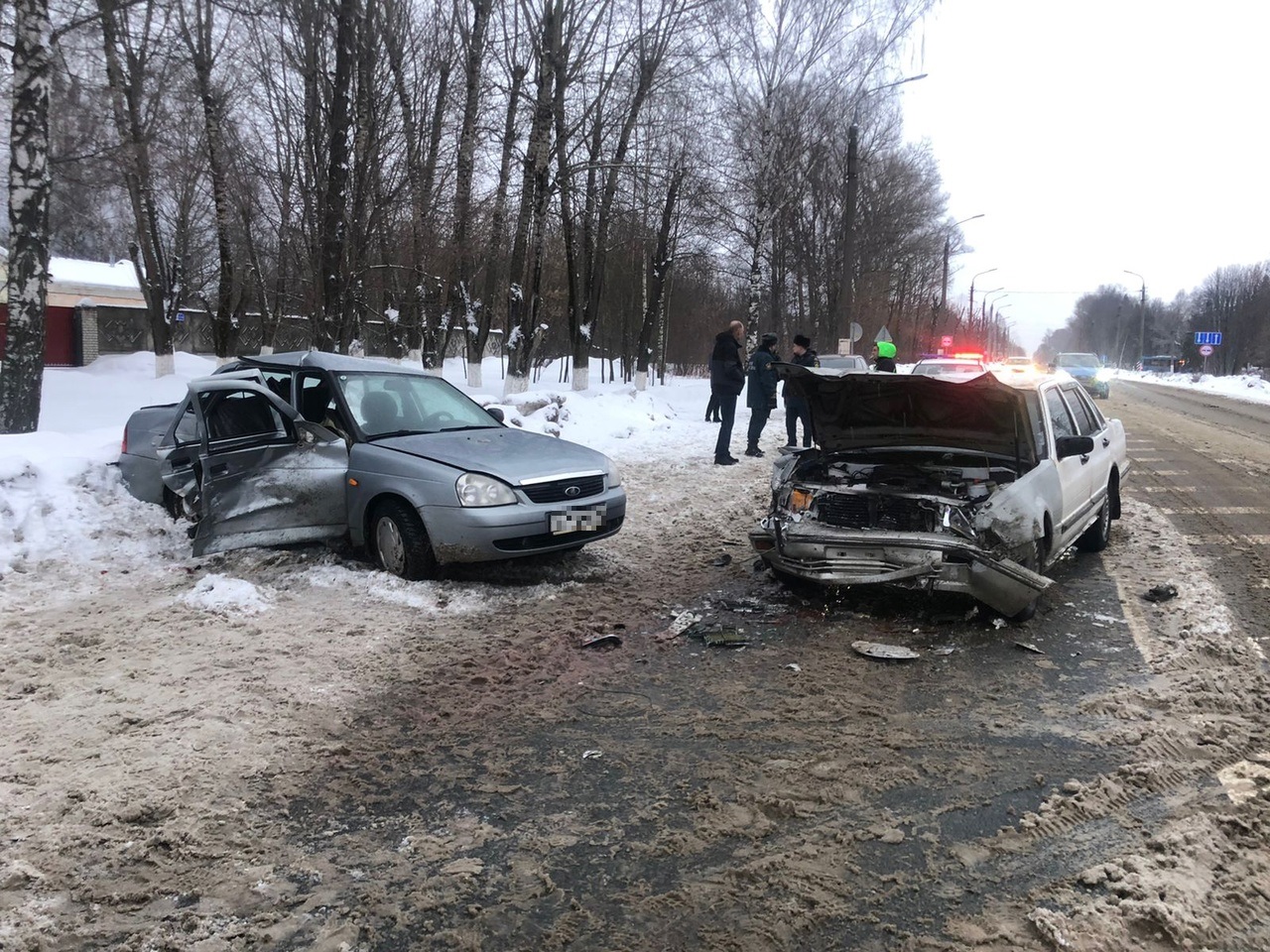 Три человека пострадали в столкновении на "встречке" в Твери