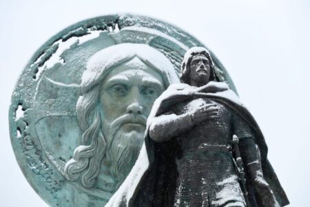 Авторы Ржевского мемориала в Тверской области создали памятник Александру Невскому