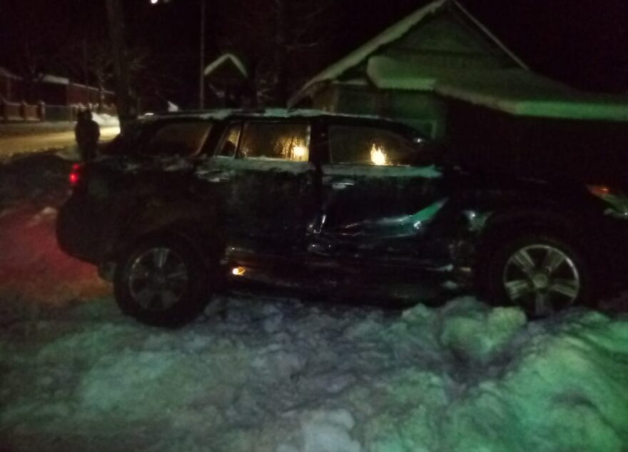 75-летний водитель внедорожника в Тверской области врезался в легковушку: есть пострадавшие