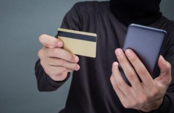 Житель Тверской области похитил с карты пьяного попутчика деньги Житель Тверской области похитил с карты пьяного попутчика деньги