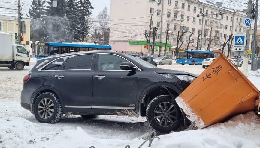 В центре Твери иномарка сбила девушку, которая стояла на тротуаре В центре Твери иномарка сбила девушку, которая стояла на тротуаре