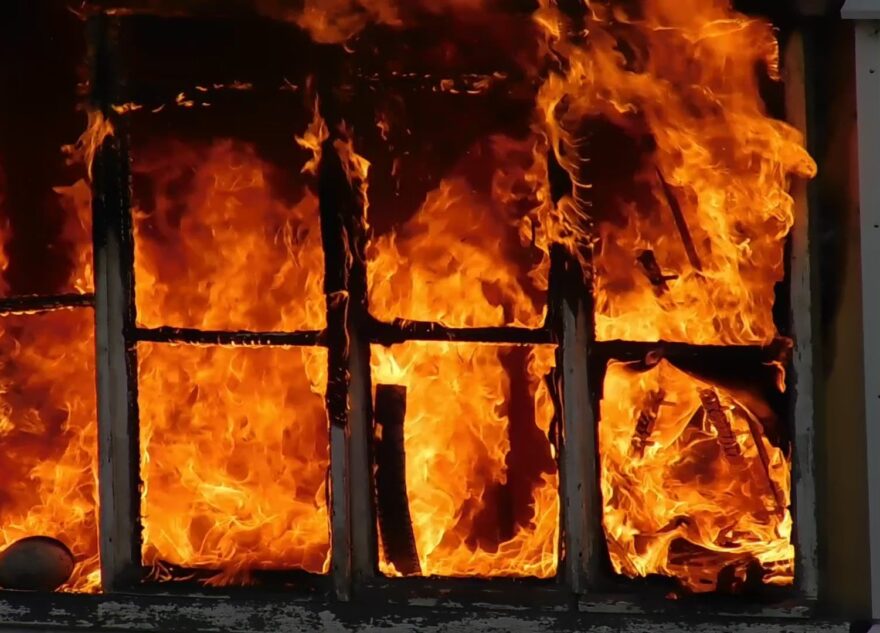 Семья лишилась дома из-за пожара в Тверской области