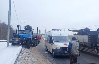 В Твери женщина погибла под колёсами лесовоза