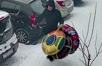 Похититель лыж и тюбингов орудует в Твери Похититель лыж и тюбингов орудует в Твери