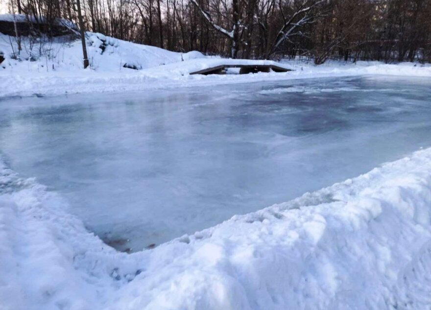 Жителей Вышнего Волочка просят беречь открытые катки