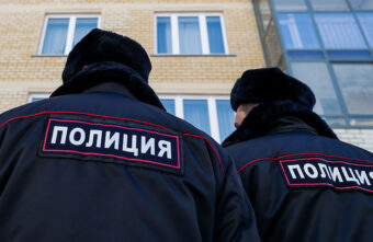 В Твери двое угонщиков толкали машину, пытаясь её завести В Твери двое угонщиков толкали машину, пытаясь её завести