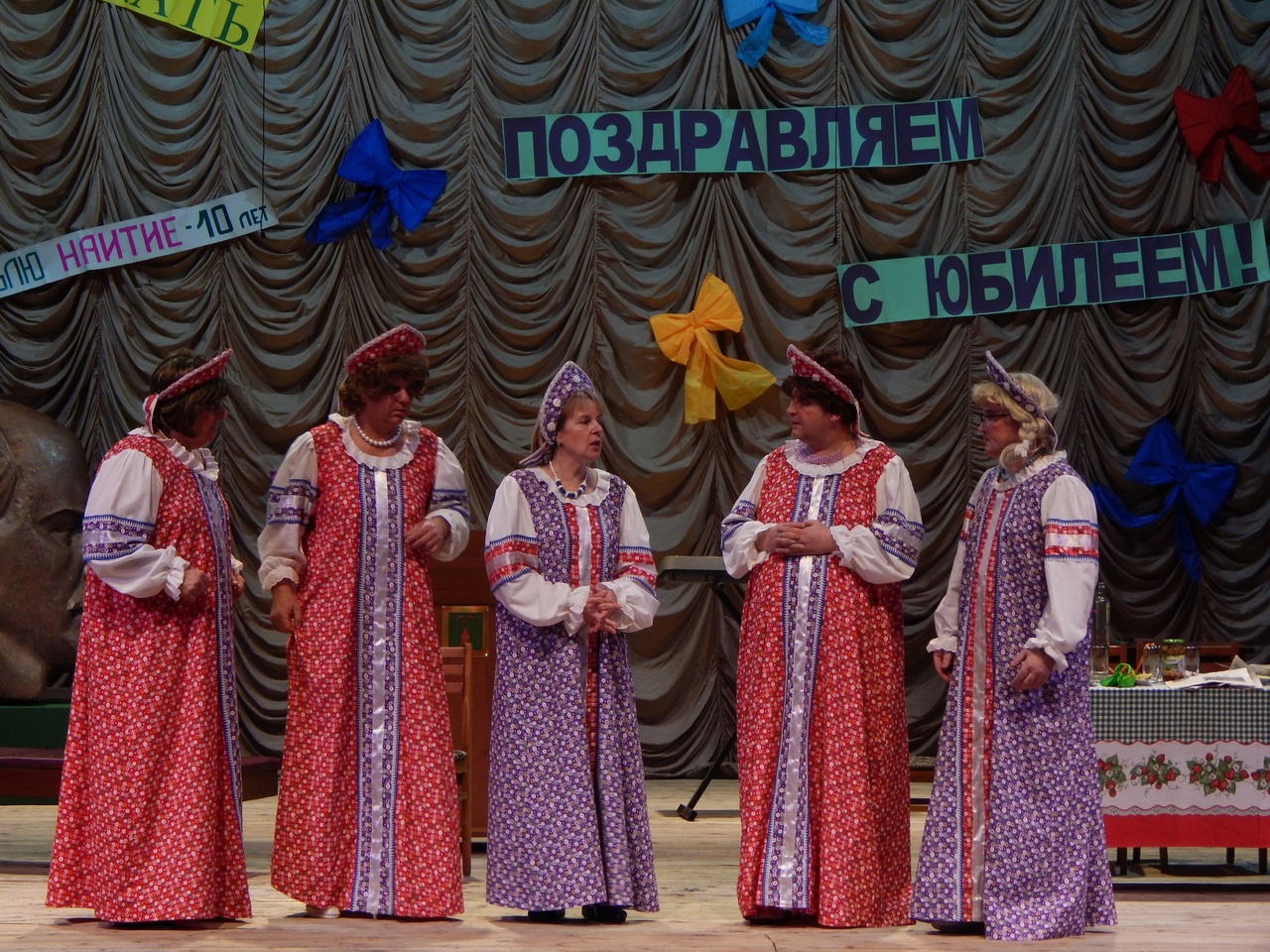 Народный театр показал в Торопце «Бабу Шанель»