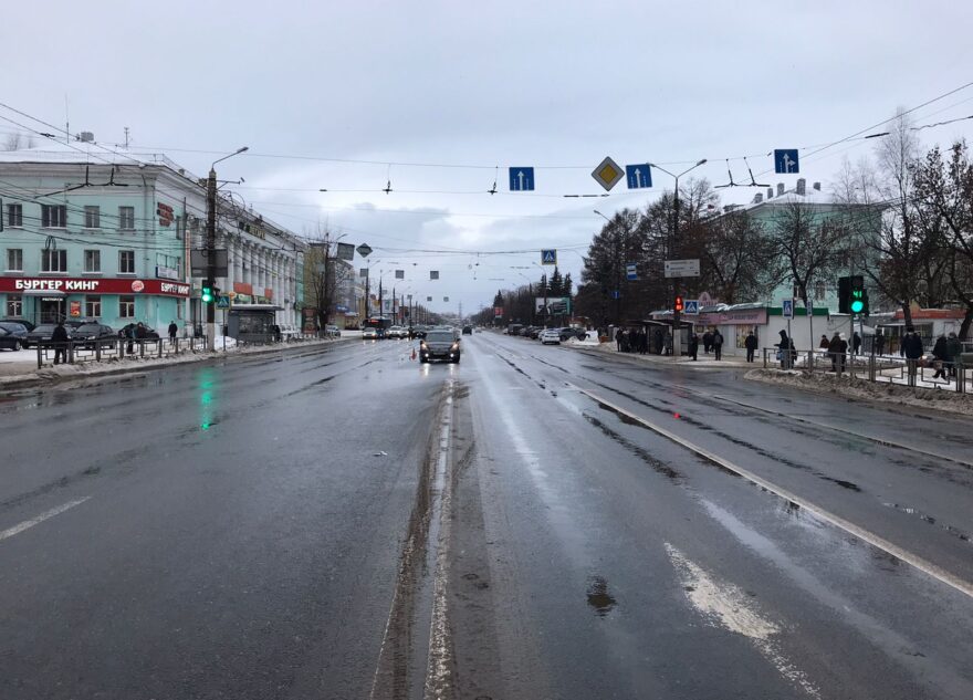 Пешеход в Твери попал под колёса иномарки, а после - в больницу: видео