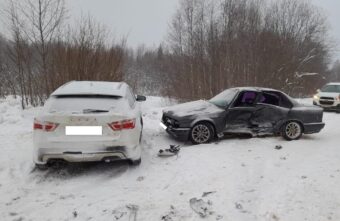 Три человека пострадали в столкновении BMW и "Лады" в Тверской области