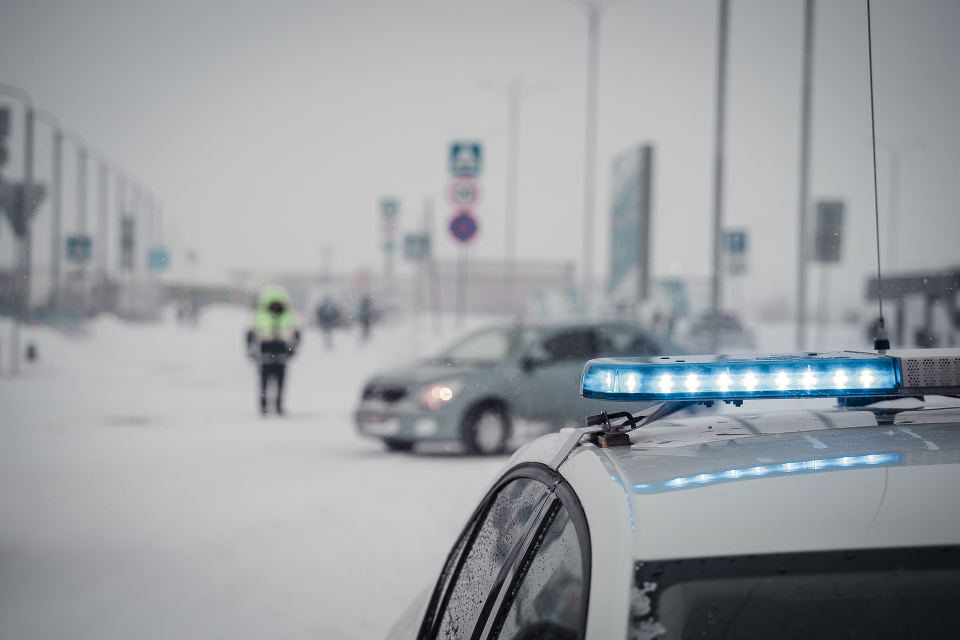 Водители помогли жителю Тверской области, машина которого съехала с трассы