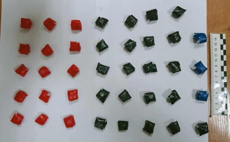 В Тверской области наркозакладчица приехала в "командировку" с сотней свёртков с наркотиками