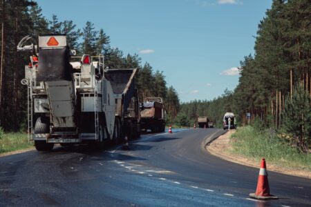Больше 1,1 тысячи километров местных дорог планируют отремонтировать в Тверской области за 5 лет