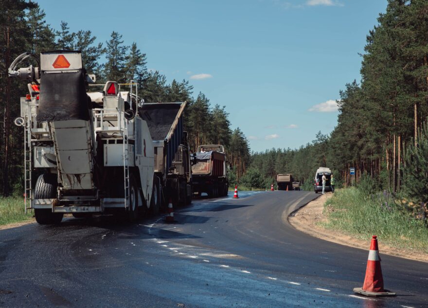 Больше 1,1 тысячи километров местных дорог планируют отремонтировать в Тверской области за 5 лет