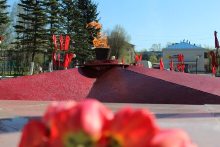 Жители Нелидова празднуют 80-ю годовщину освобождения города от немецко-фашистских захватчиков Жители Нелидова празднуют 80-ю годовщину освобождения города от немецко-фашистских захватчиков