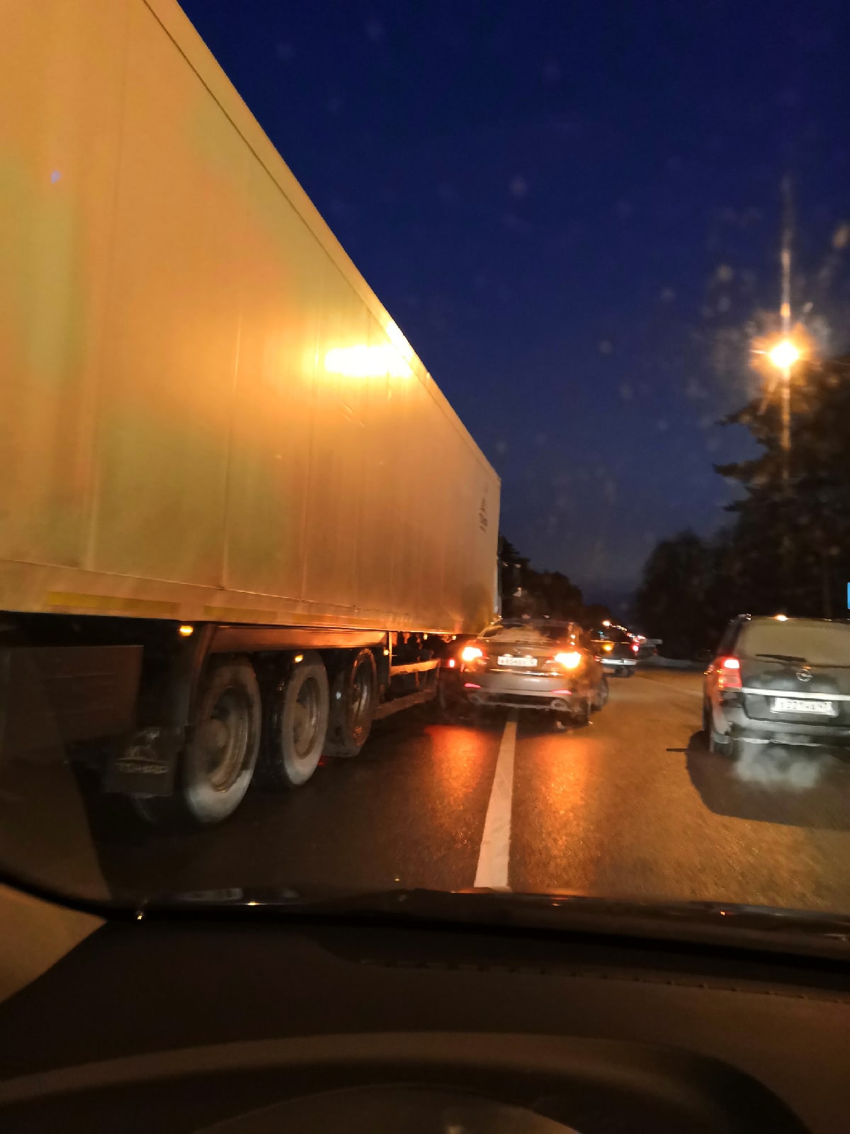 В Твери произошло ДТП с обочечником