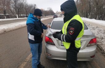 На дорогах инспекторы ГИБДД Твери ловили таксистов-нелегалов На дорогах инспекторы ГИБДД Твери ловили таксистов-нелегалов