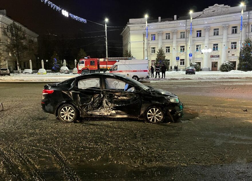 В Твери в аварии пострадали две маленькие девочки